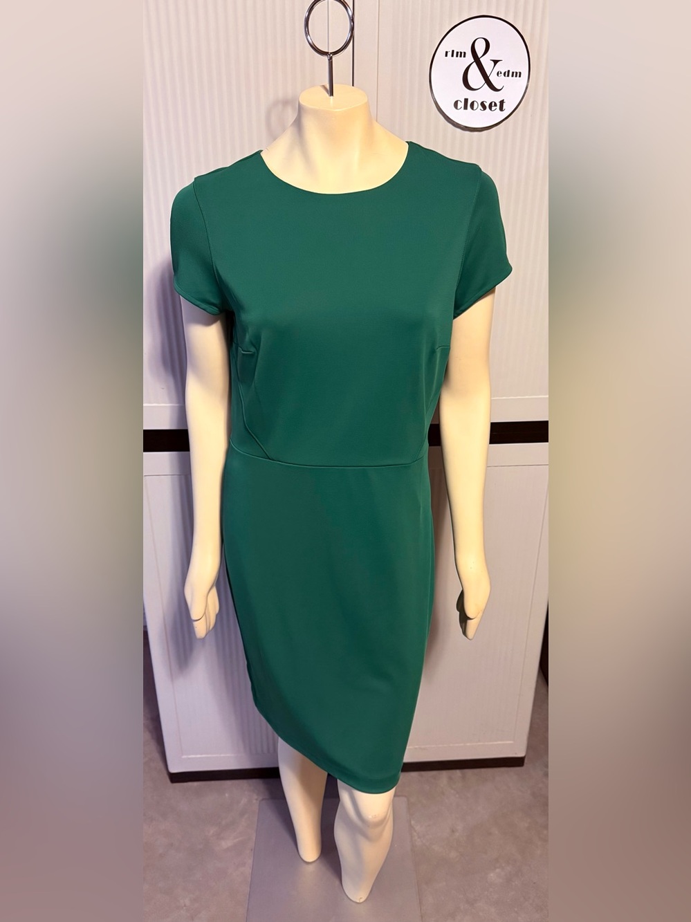 Ann Taylor Classic Emerald Sheath Dress - Flattering Color & Fit!